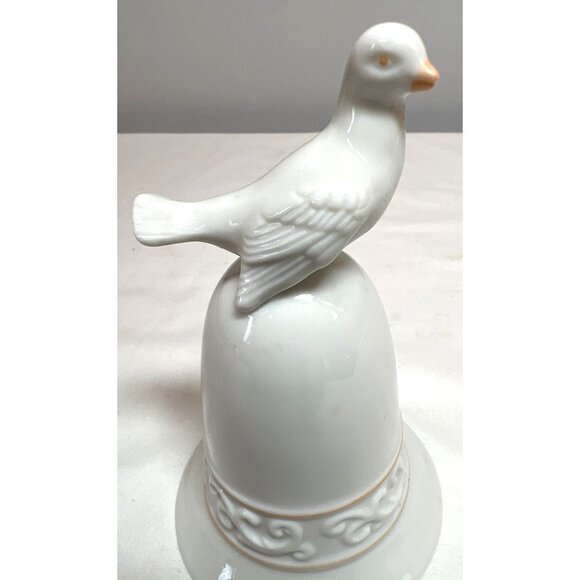 Ceramic Bird Figurine Bell By Avon 1981 No Chips - Picture 2 of 4
